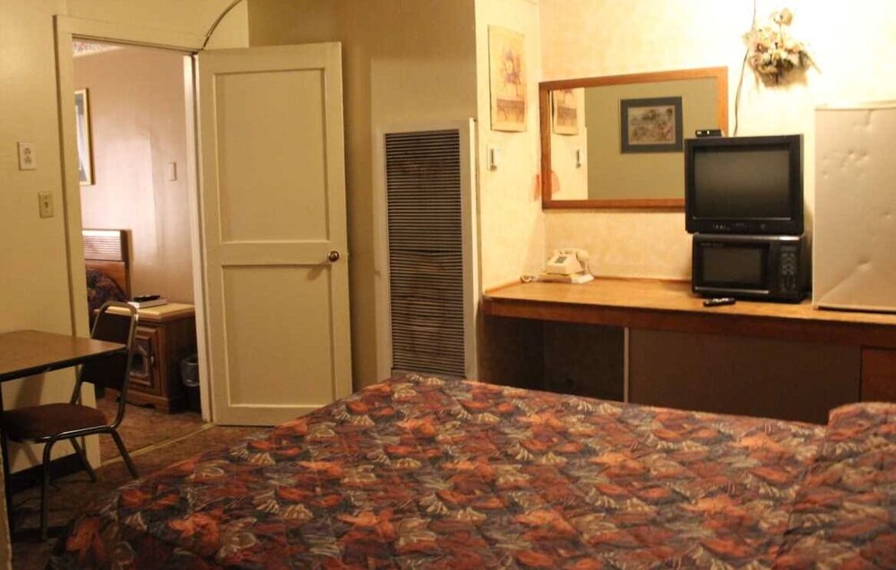Thunderbird Motel Kansas - photo 4