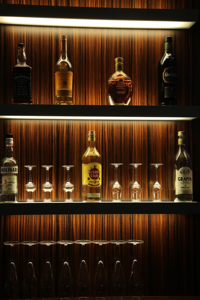 Hotel Bar