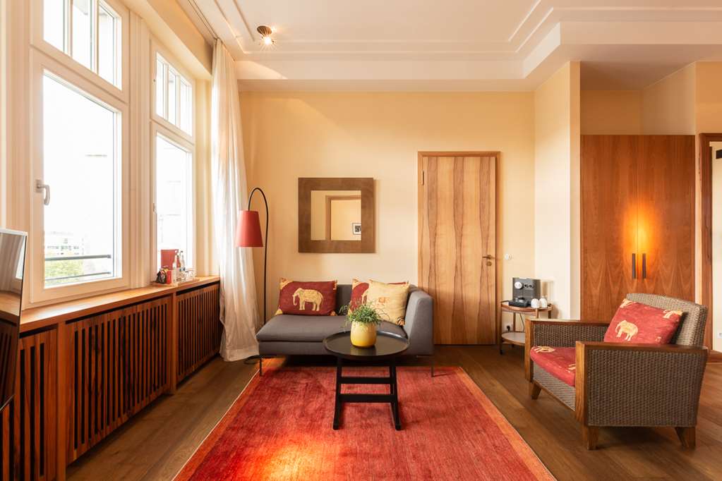 Orania connecting room to Orania living room right Fridolin Full low res