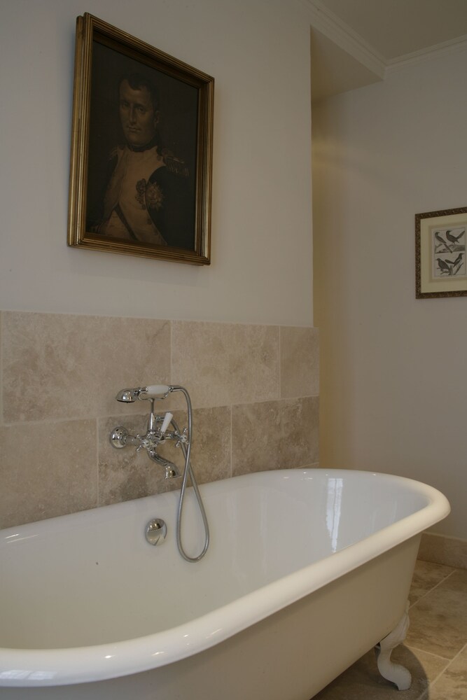 Deep Soaking Bathtub