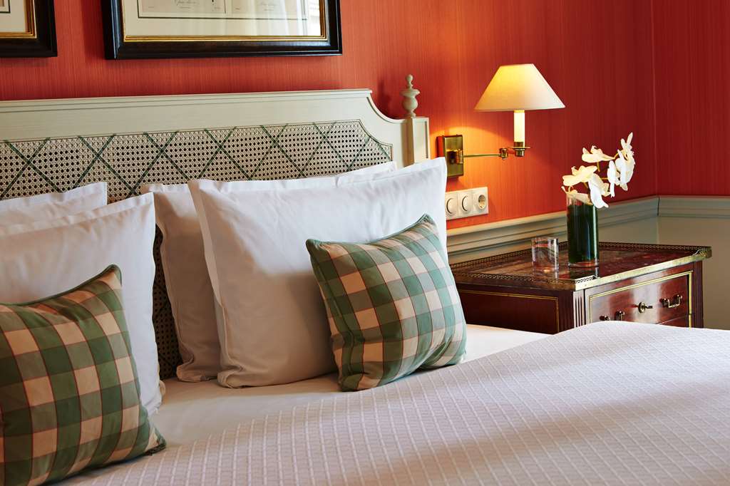 Steigenberger Frankfurter Hof, Frankfurt, Germany - guest room