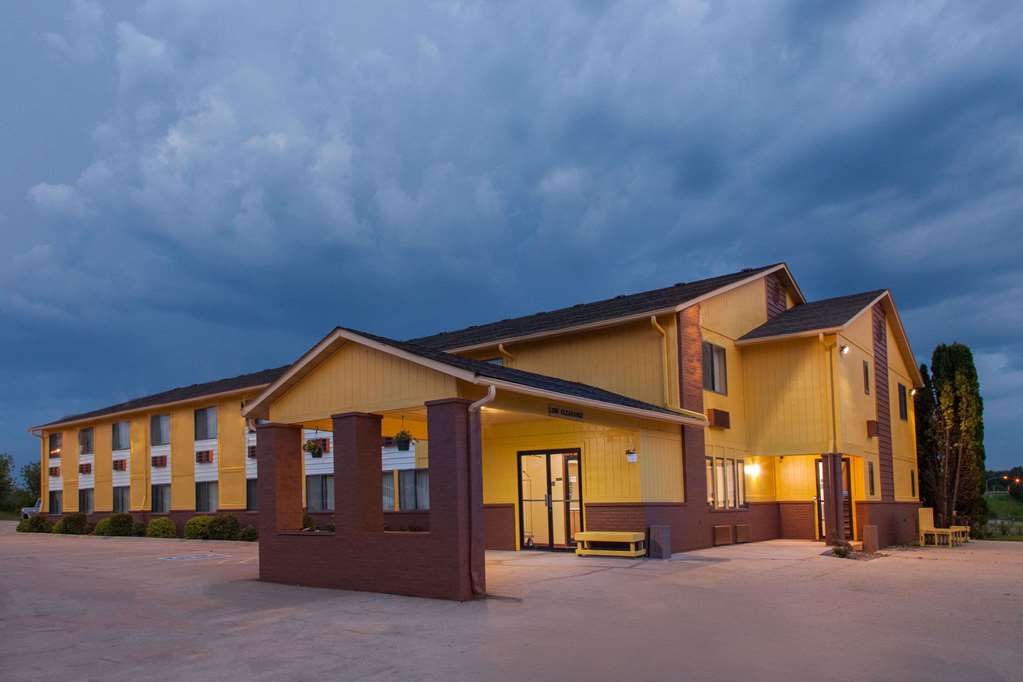 Super 8 by Wyndham Anamosa IA - featured photo