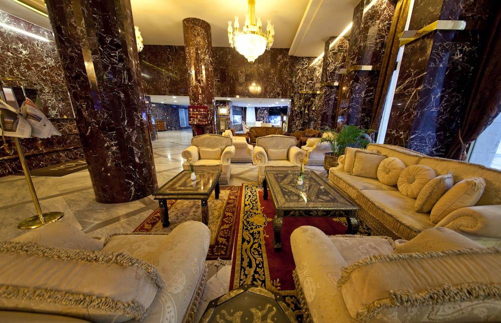 Lobby lounge