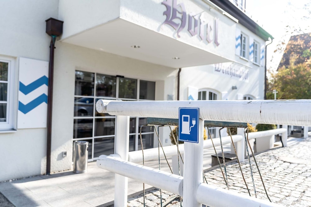 Electric vehicle charging station