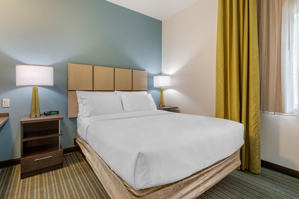 Candlewood Suites Fort Myers Sanibel Gateway an IHG Hotel - photo 5