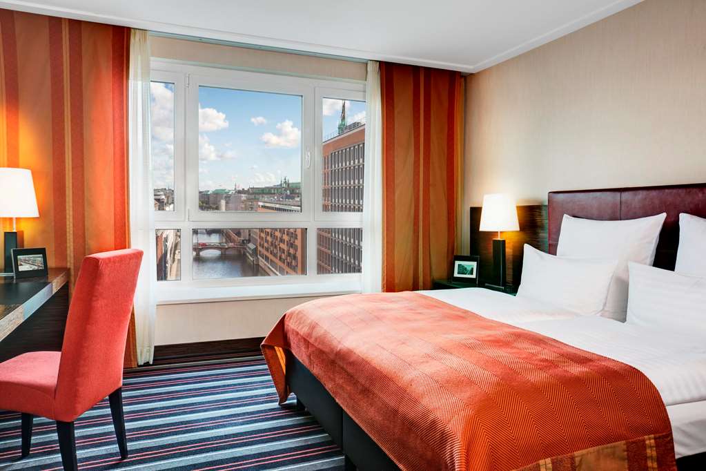 Steigenberger Hotel Hamburg, Germany - Deluxe Suite bedroom