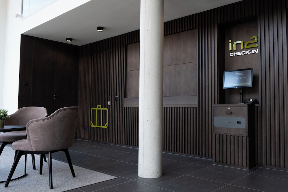 Check-in/check-out kiosk