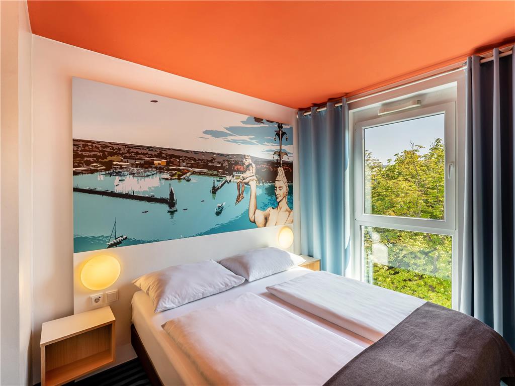 Guest room