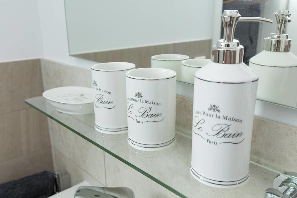 Bathroom amenities