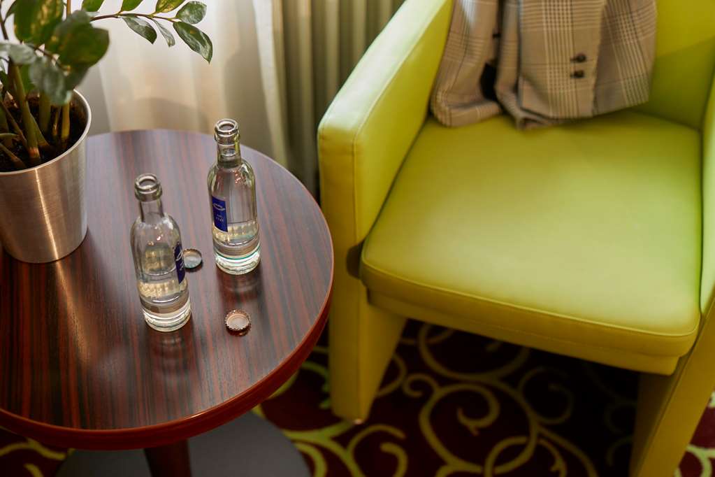 Guestroom Business Room