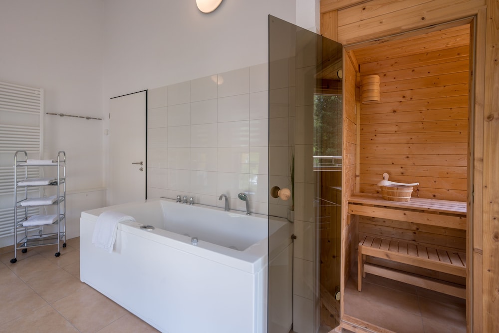 Indoor spa tub