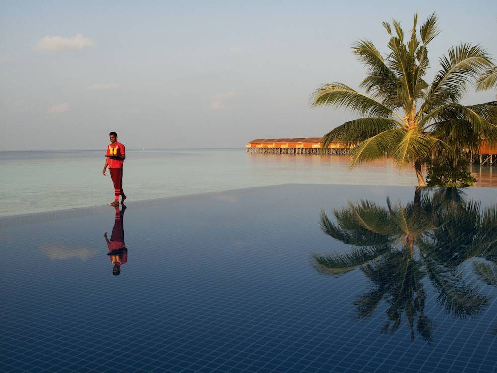 Infinity pool