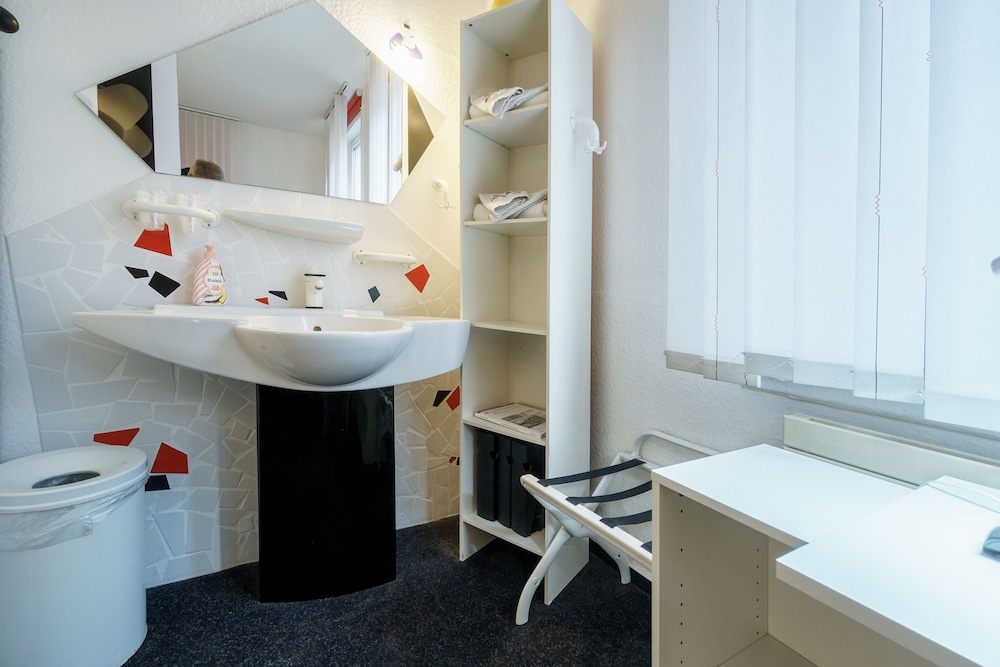 Bathroom sink