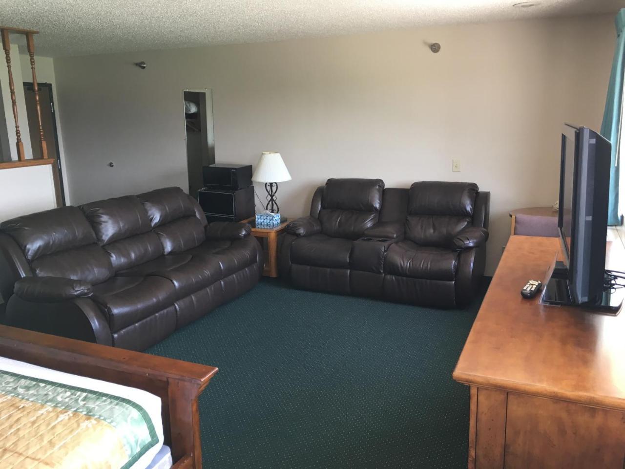 Cassville Four Seasons Inn & Suites - photo 4