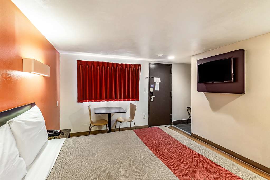 Motel 6 Elizabeth NJ Newark Liberty Intl Airport - photo 4