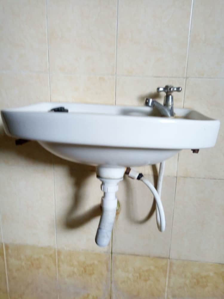 Bathroom sink