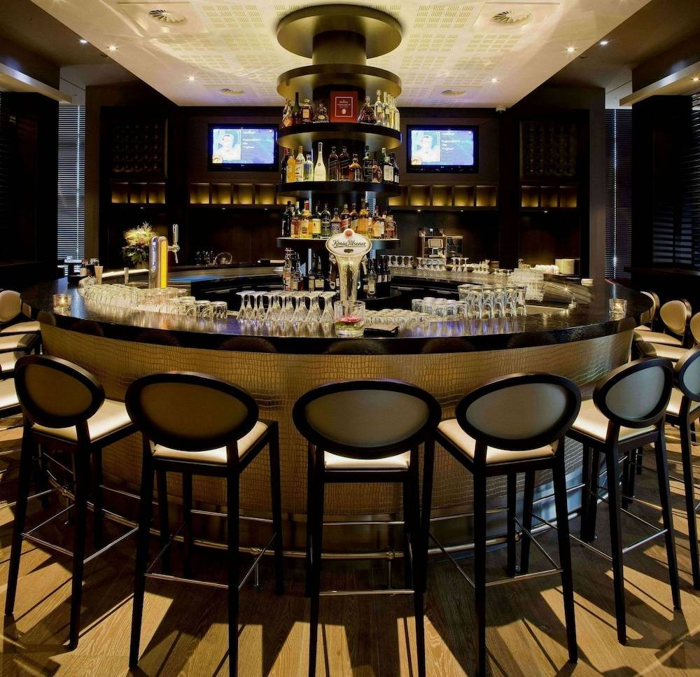 Sports bar