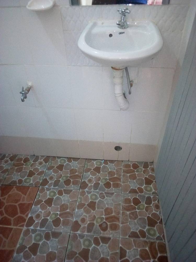 Bathroom sink