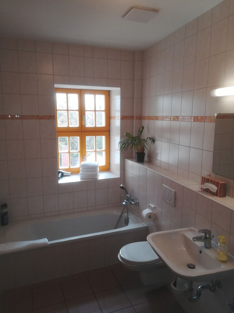 Deep Soaking Bathtub