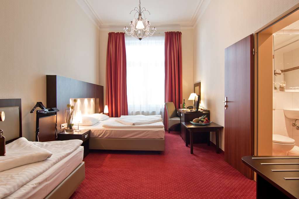 Comfort room for 3-Novum Hotel Graf Moltke Hamburg