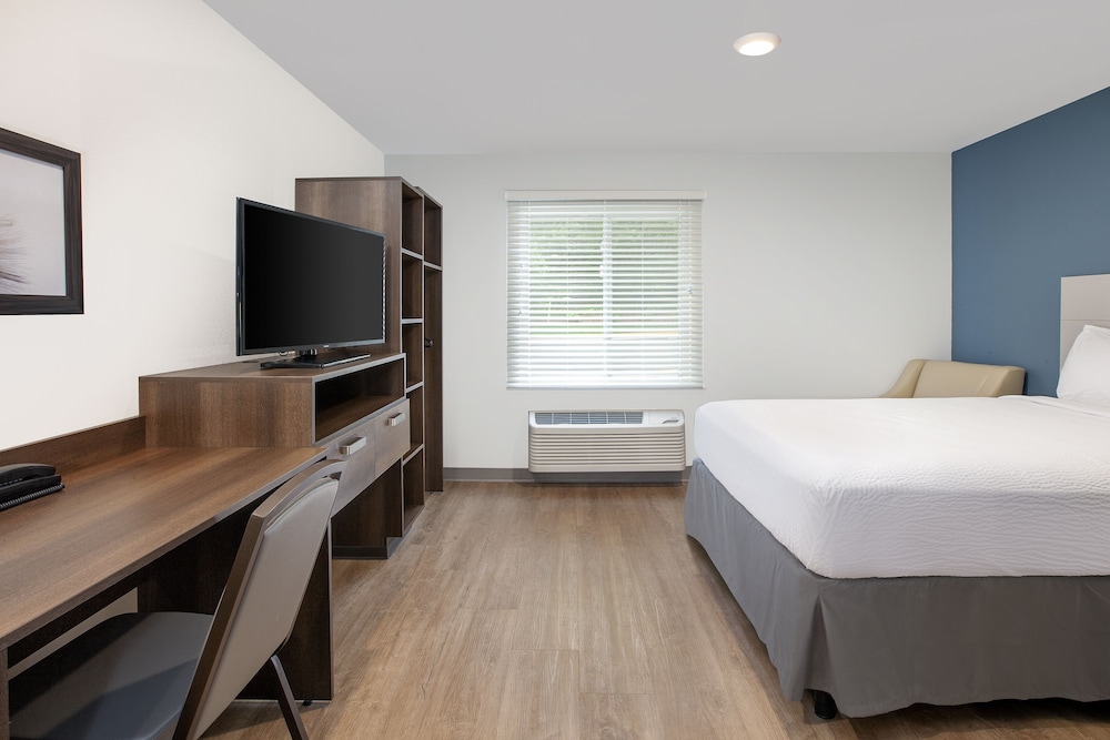 WoodSpring Suites Charlotte University Research Park - photo 3