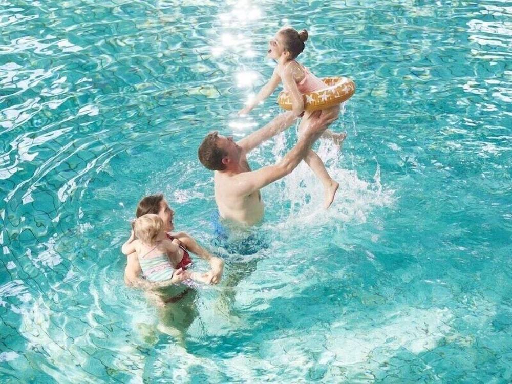 Exercise/lap pool