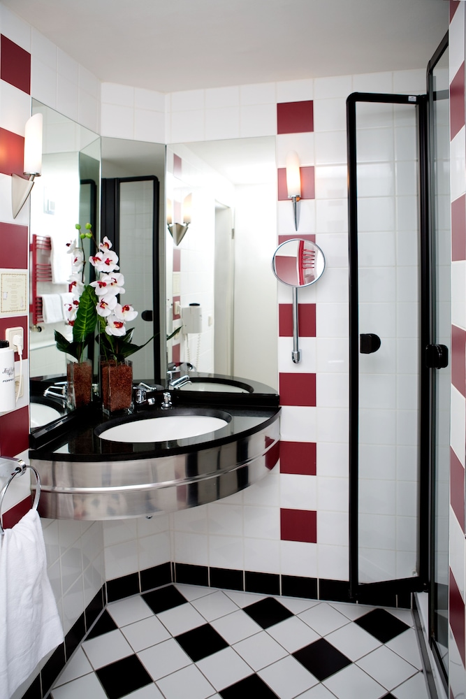 Bathroom sink