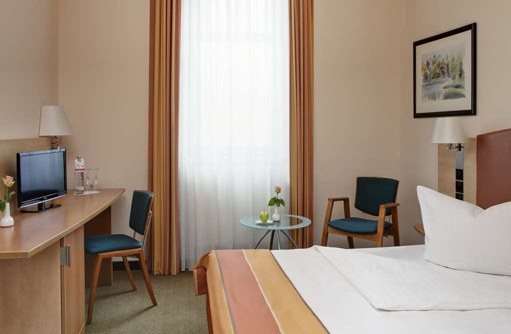 IntercityHotel Berlin Ostbahnhof, Germany - Guest room
