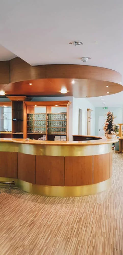 Check-in/check-out kiosk