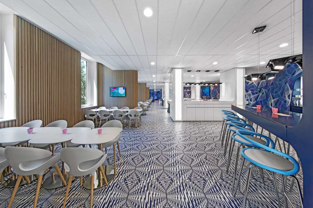 Lobby bar