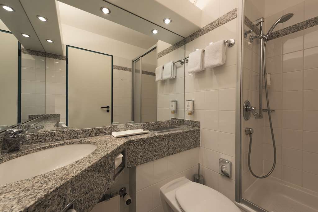 seminaris hotel leipzig bathroom high