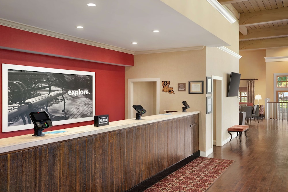 Hampton Inn and Suites New Orleans Convention Center - photo 3