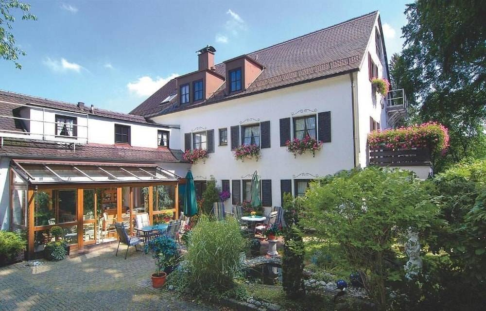 ARRIVEL Hotel am Bergson bisher Hotel Neuner