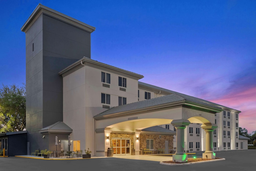 Spark by Hilton Orlando near SeaWorld - featured photo
