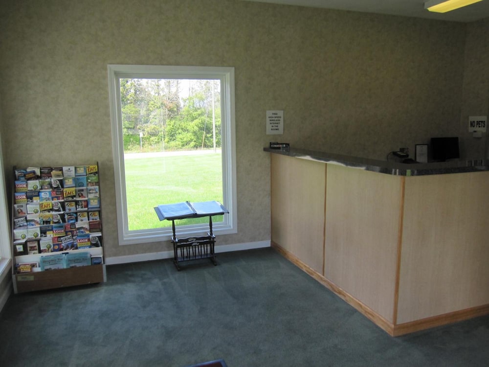 Embassy Inn Motel - photo 3