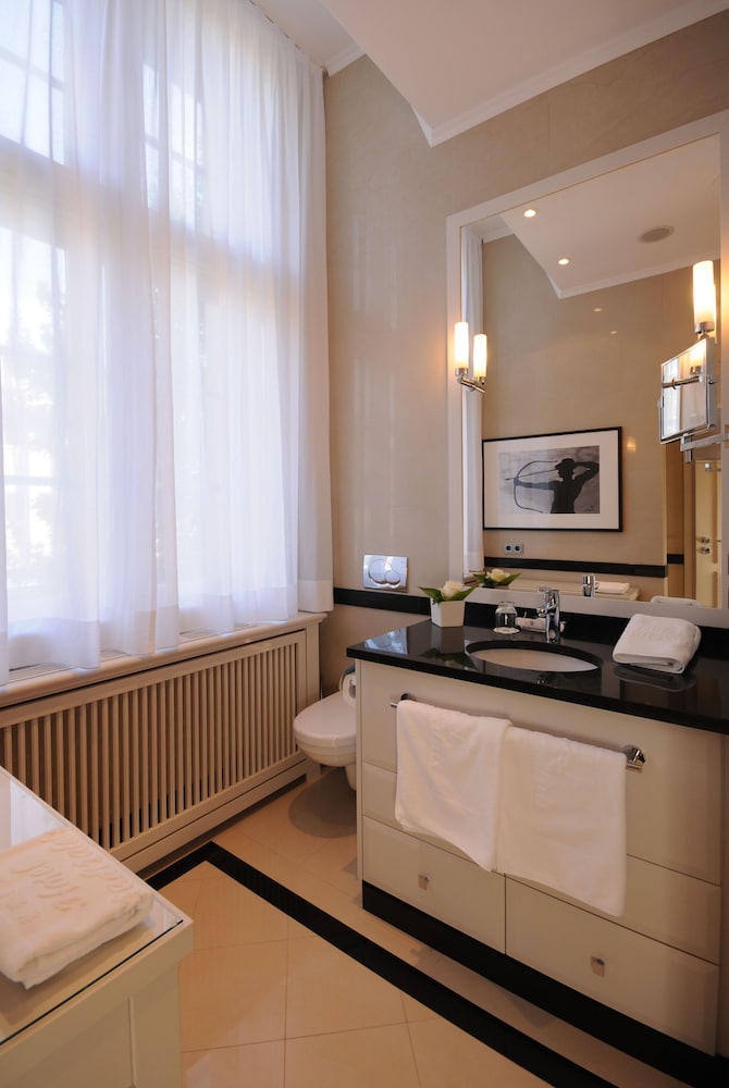 Bathroom amenities