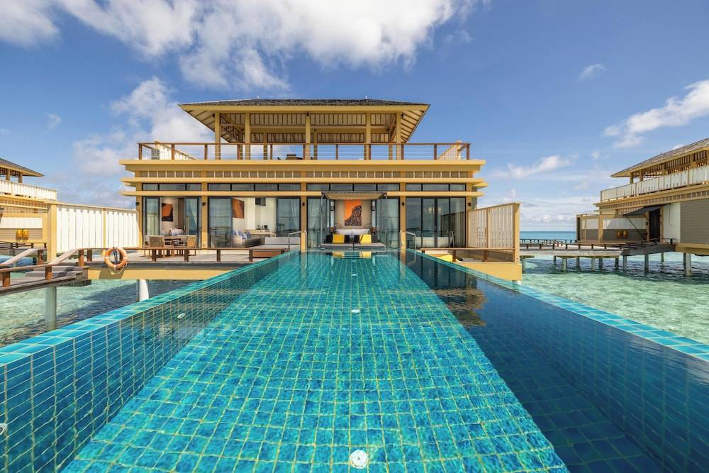 Infinity pool