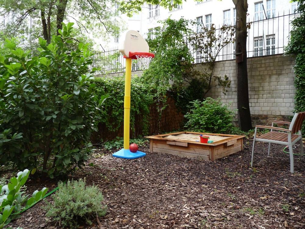 Children's play area - outdoor