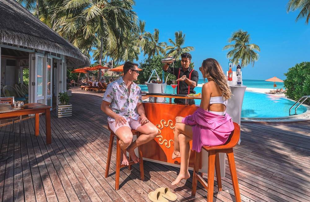 Poolside bar