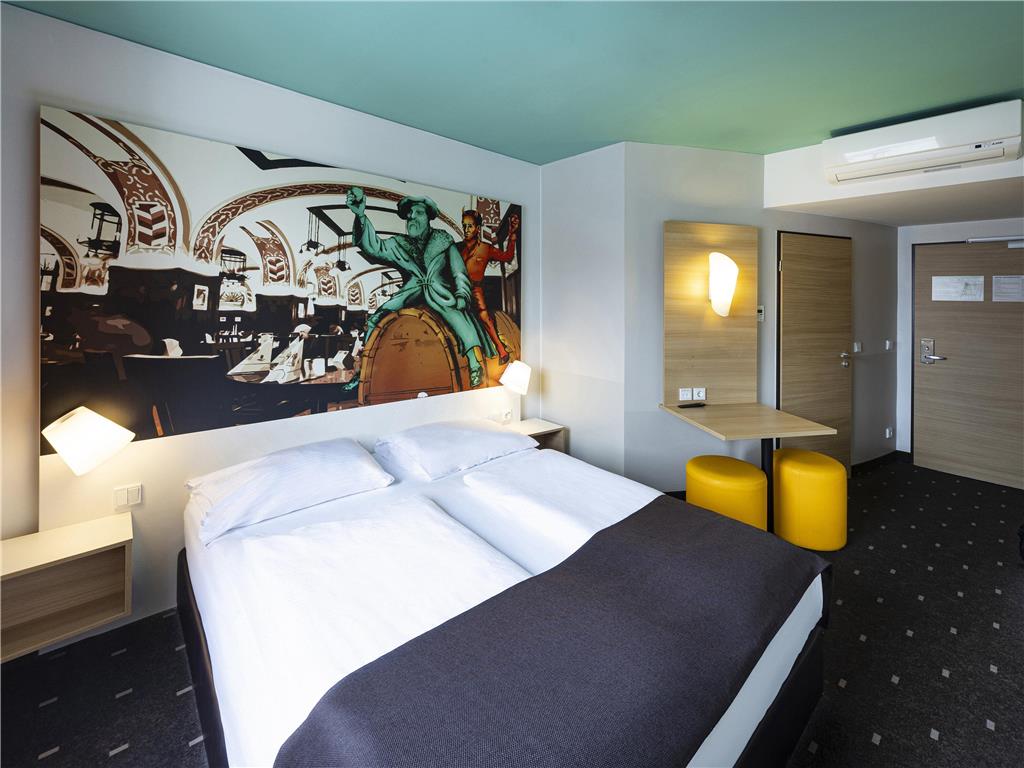 Guest room