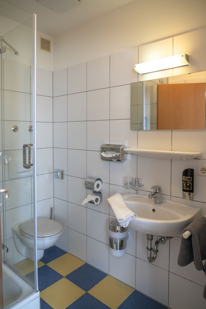 Bathroom sink