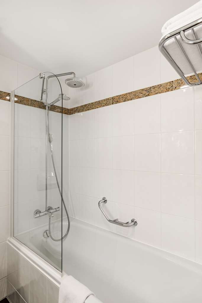 Superior Room Bathroom