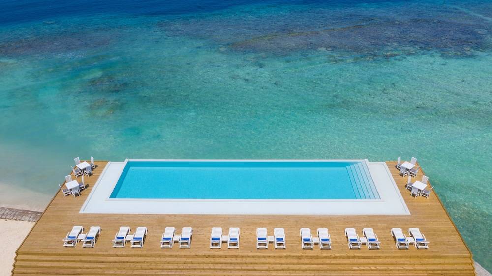 Infinity pool