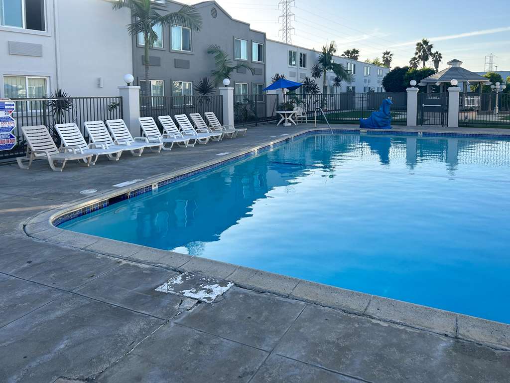 Studio 6 Suites Carson CA - photo 4