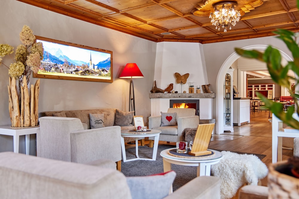 Lobby lounge