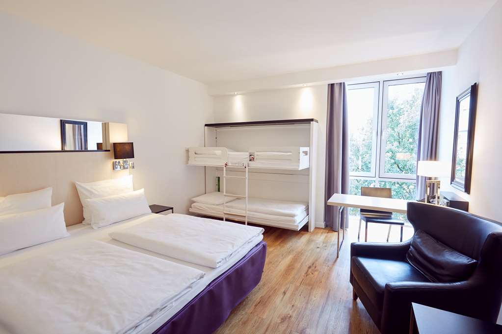 scandic berlin kurfuerstendamm room family four ff doublelbed wallbed