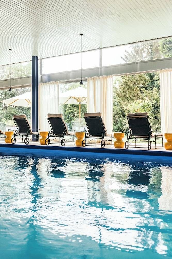 Exercise/lap pool