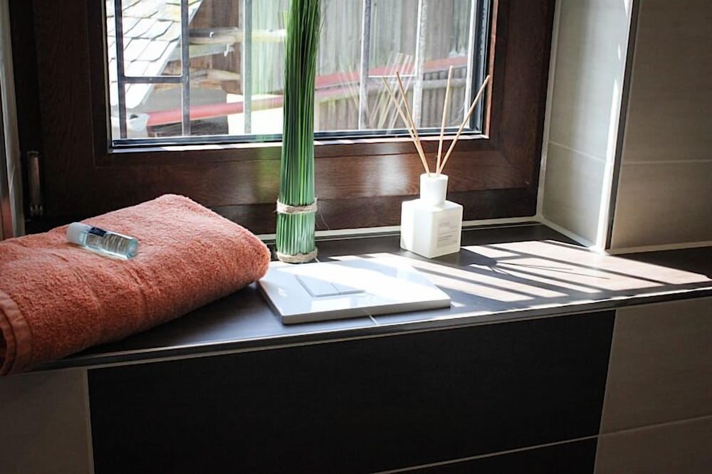Bathroom amenities