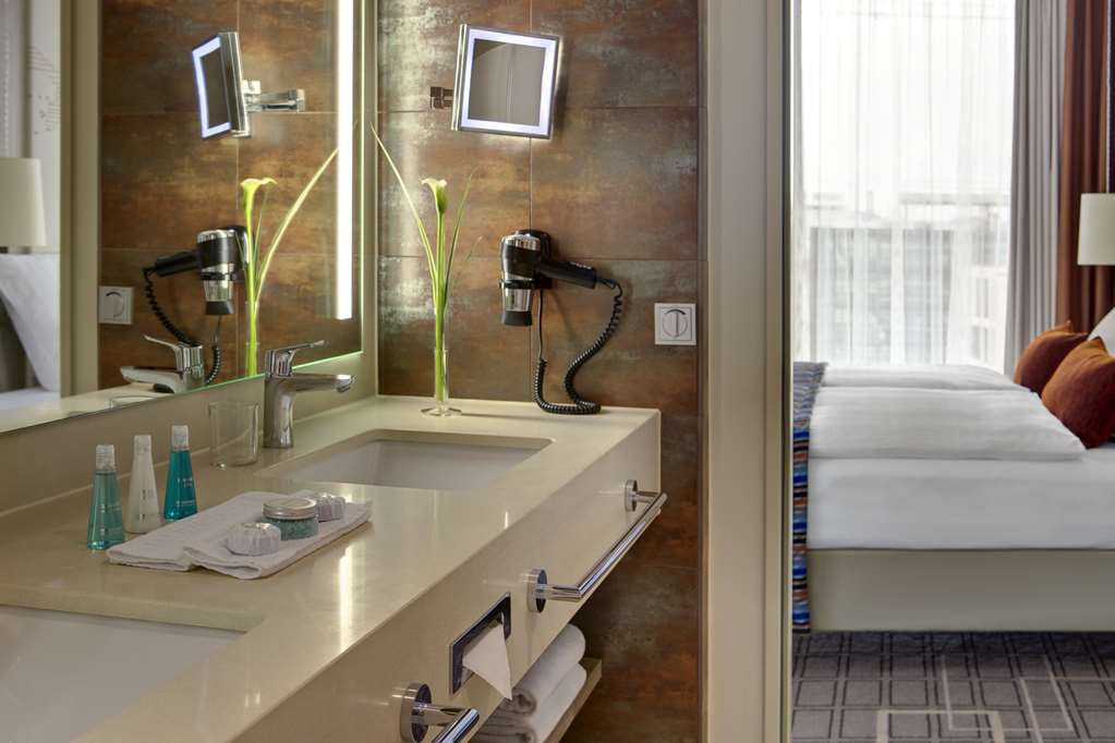 Steigenberger Hotel Bremen, Germany - Suite bathroom
