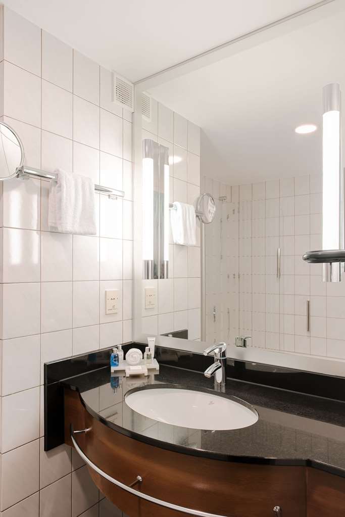 Guest room bathroom